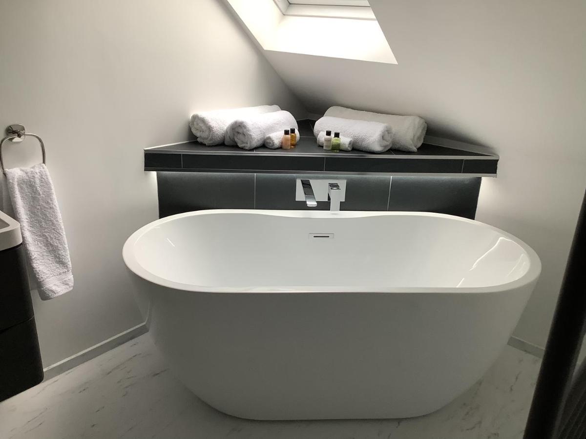 Hotel Little London Bed&Breakfast&Glamping pod Abercraf Exterior foto